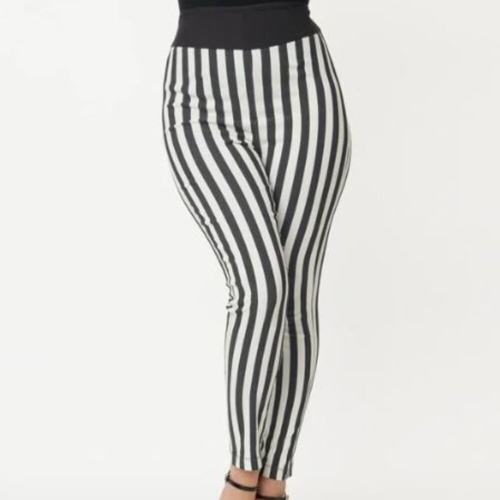 Unique Vintage Black and White Stripe Rizzo Cigarette Pants NWT